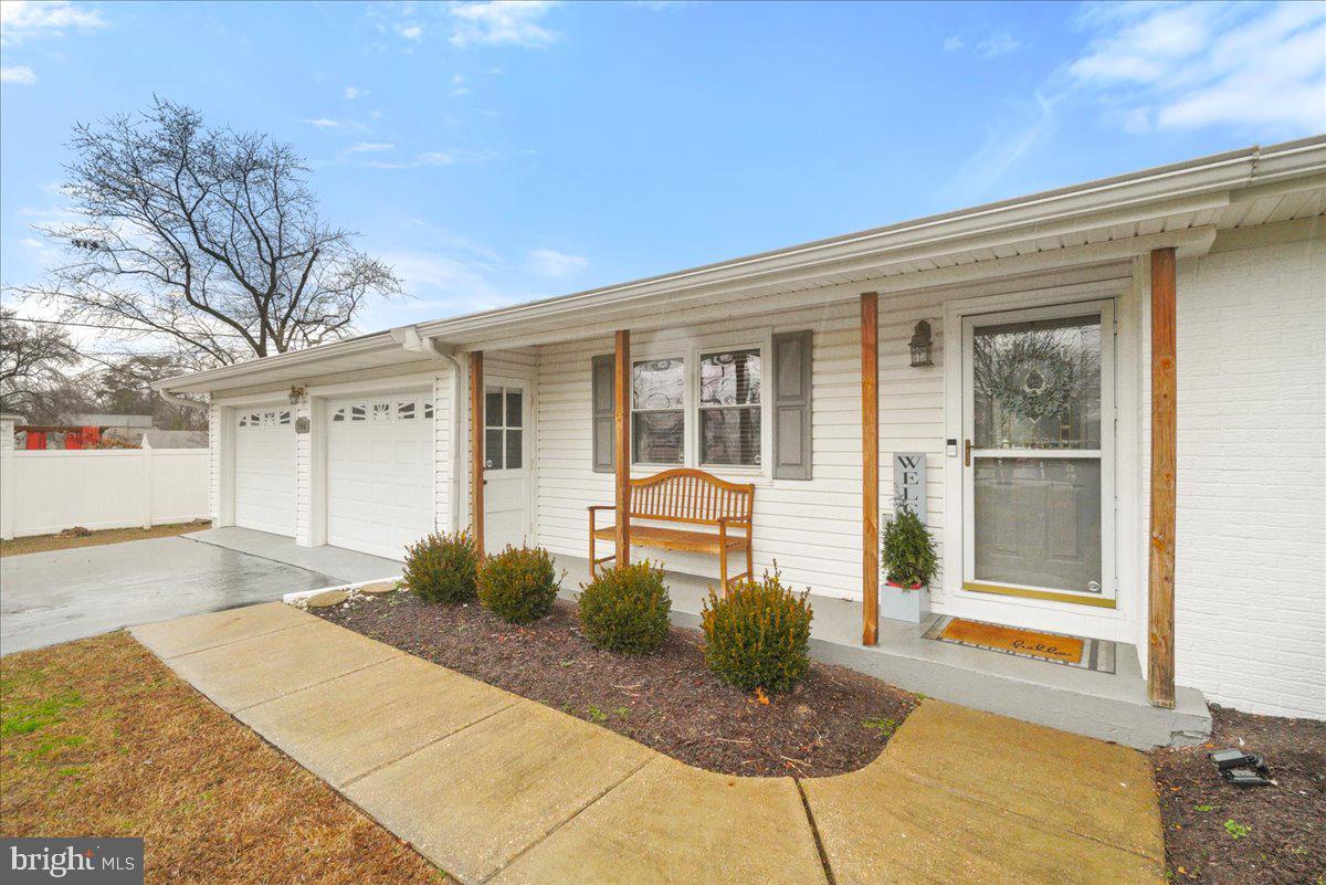 1012 SHORELAND DRIVE