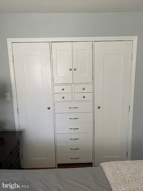 1012 SHORELAND DRIVE