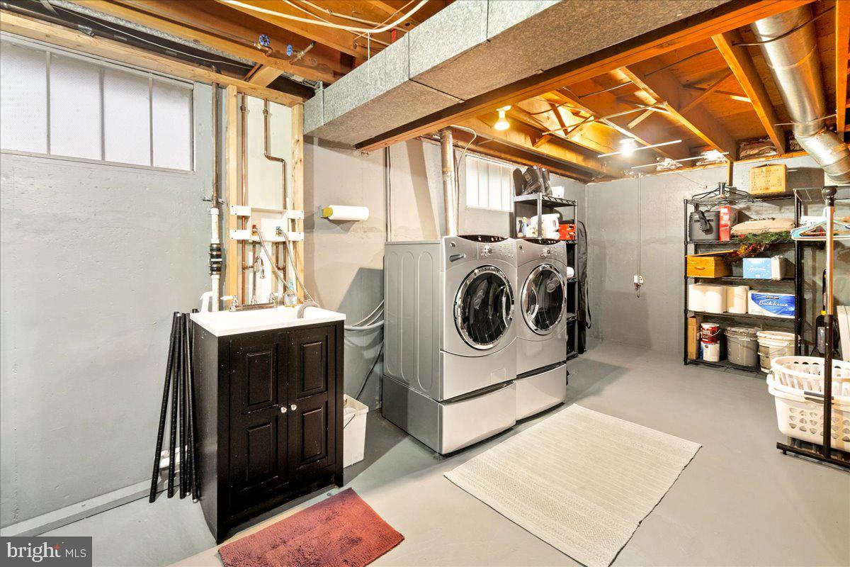 1012 SHORELAND DRIVE