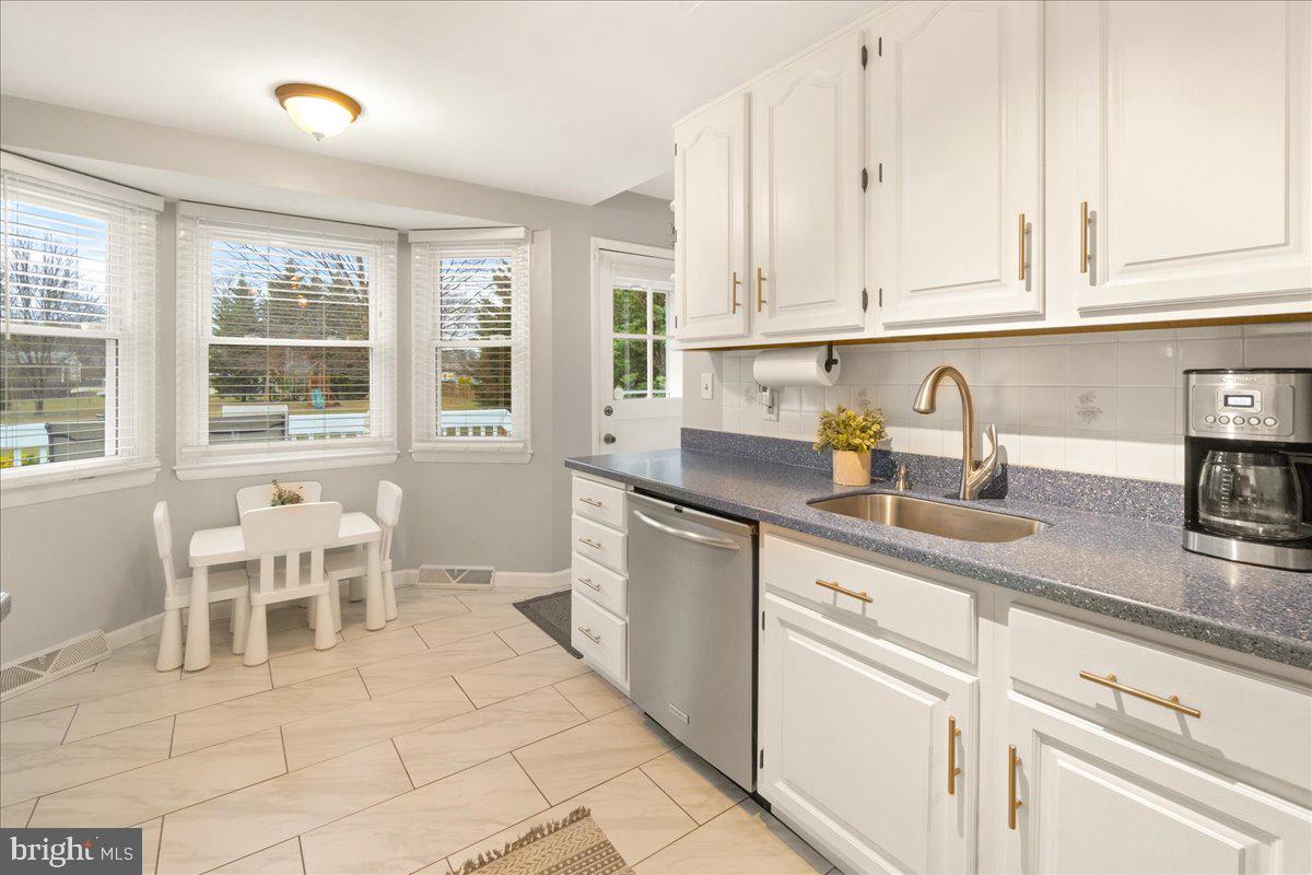 1012 SHORELAND DRIVE