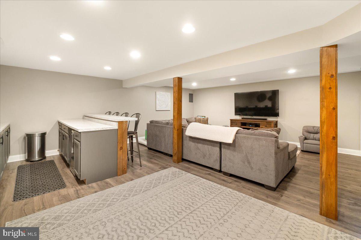 1012 SHORELAND DRIVE