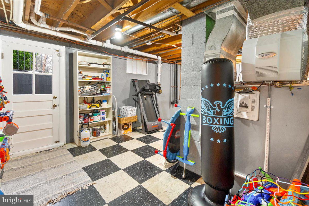 1012 SHORELAND DRIVE