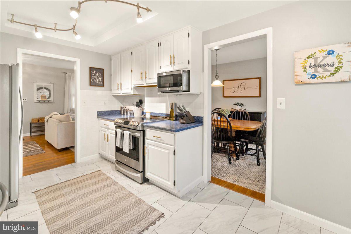 1012 SHORELAND DRIVE