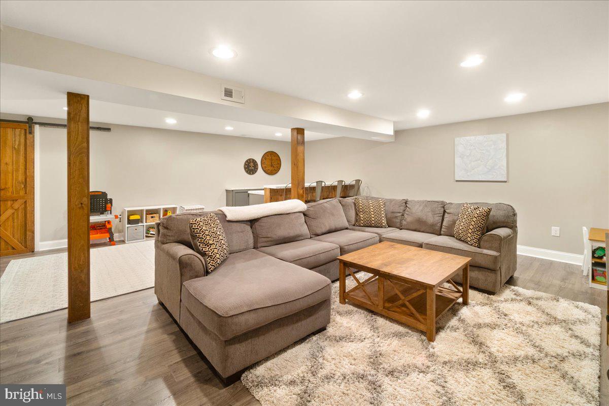 1012 SHORELAND DRIVE