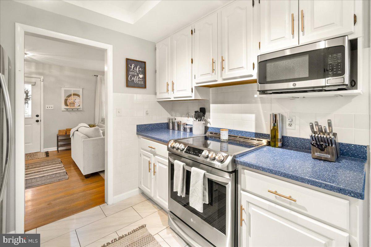 1012 SHORELAND DRIVE