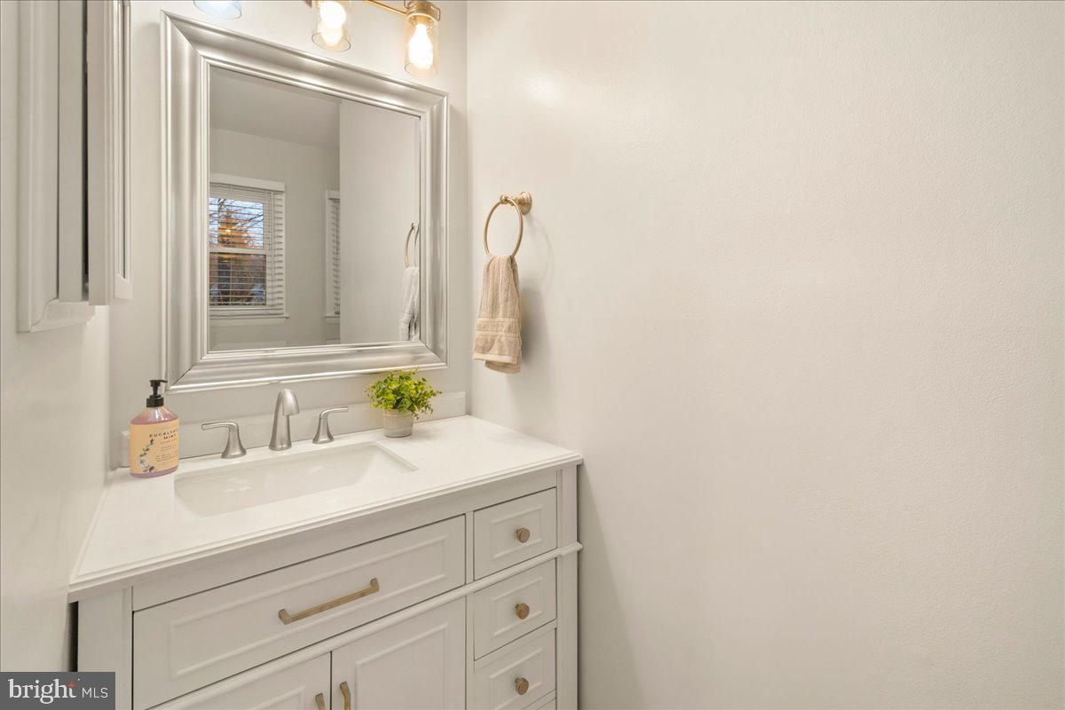 1012 SHORELAND DRIVE