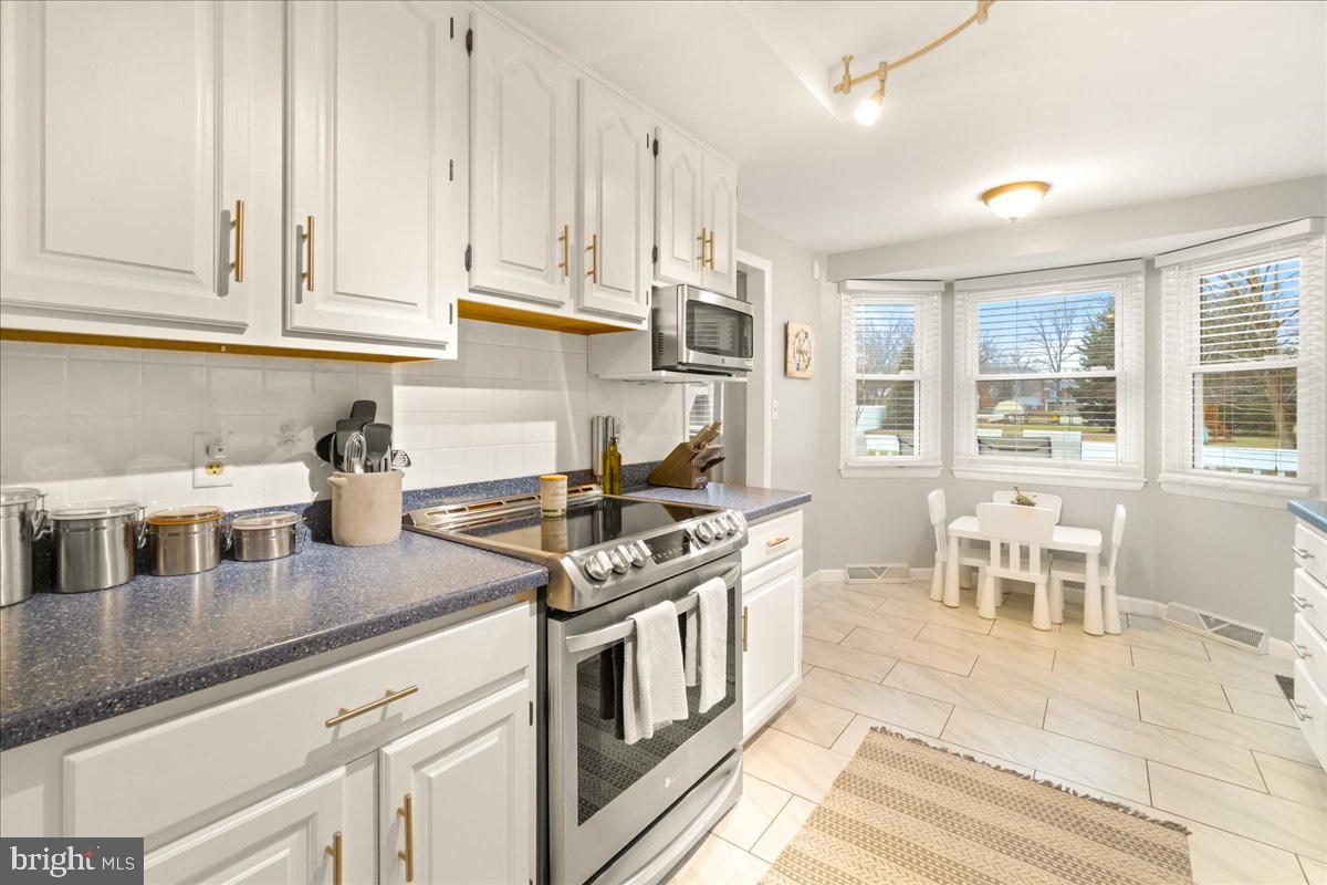 1012 SHORELAND DRIVE