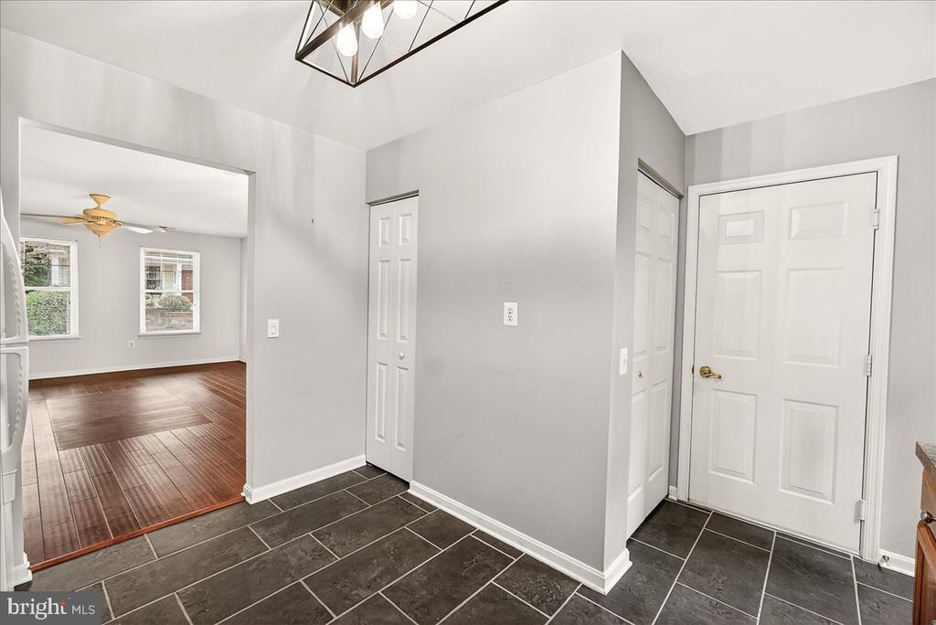 1110 JOUSTING WAY
