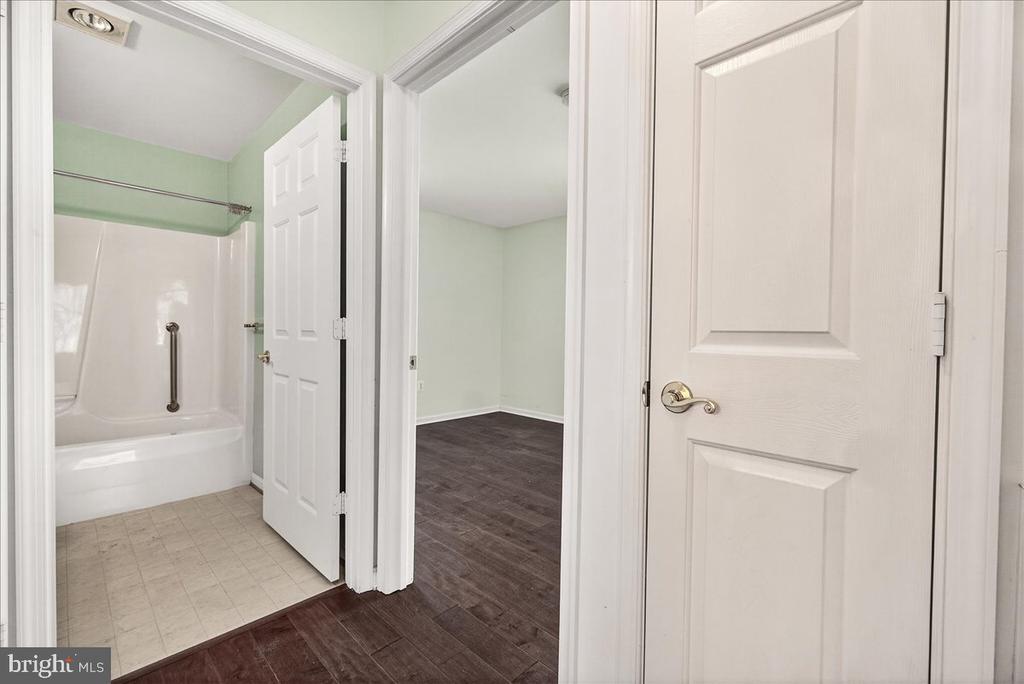 1110 JOUSTING WAY