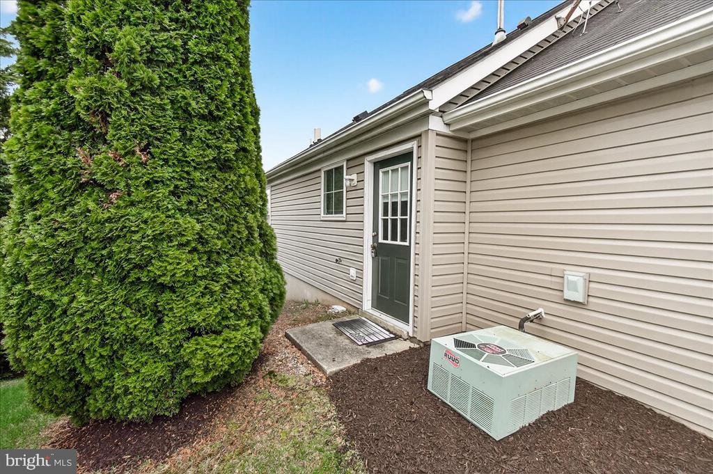 1110 JOUSTING WAY