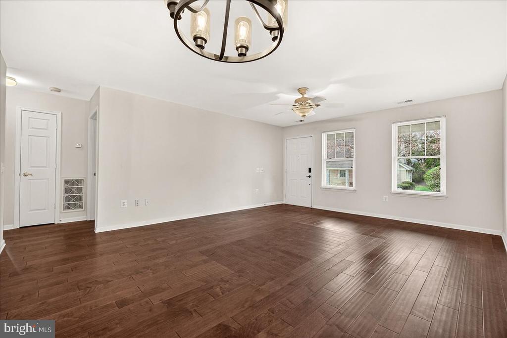 1110 JOUSTING WAY