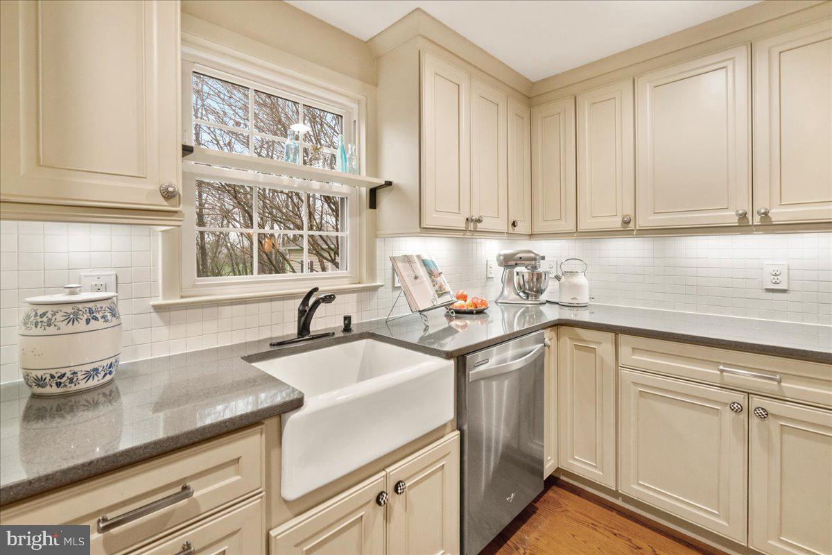 10241 FOUNTAIN SCHOOL ROAD