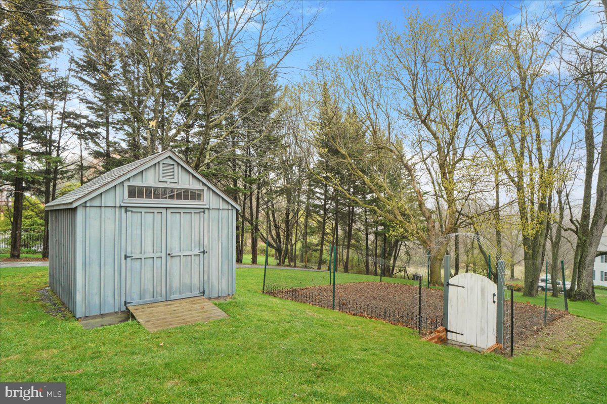 10241 FOUNTAIN SCHOOL ROAD