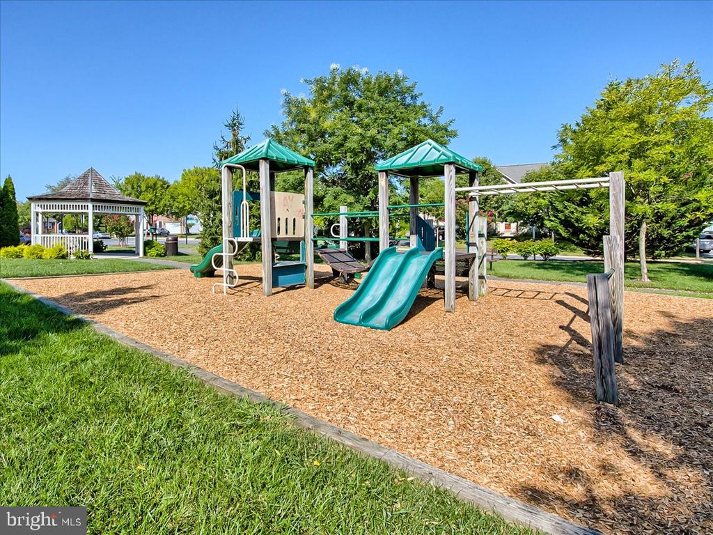 9558 BURGEE COURT
