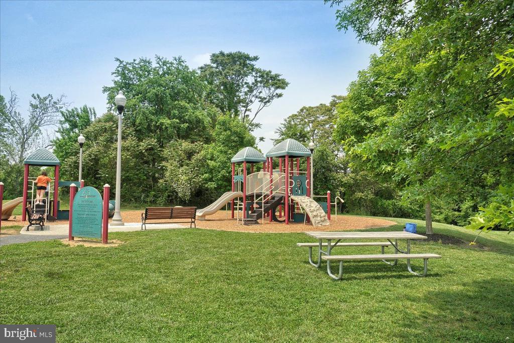 9558 BURGEE COURT
