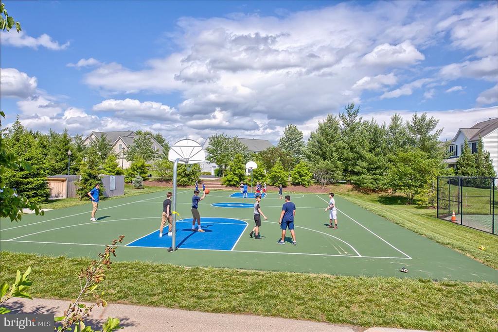 9558 BURGEE COURT