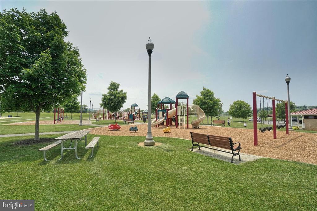 9558 BURGEE COURT