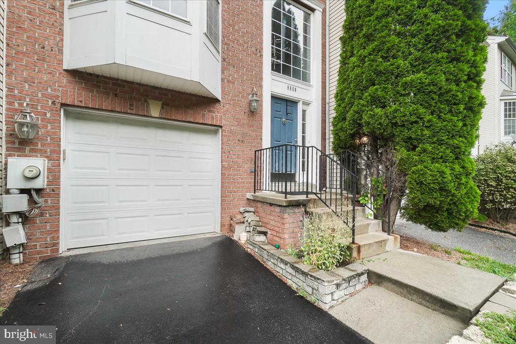 9558 BURGEE COURT