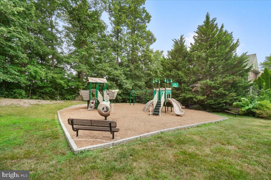 9558 BURGEE COURT