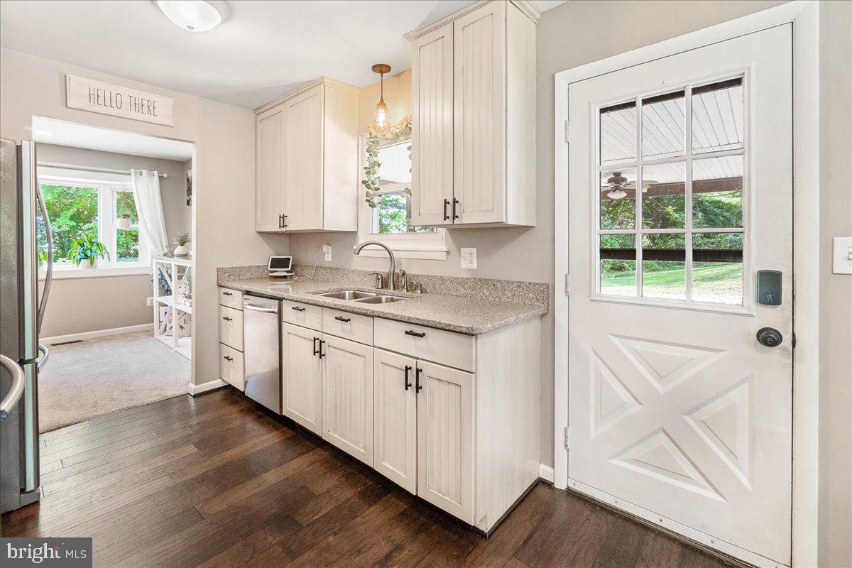 7804 HORSESHOE COURT