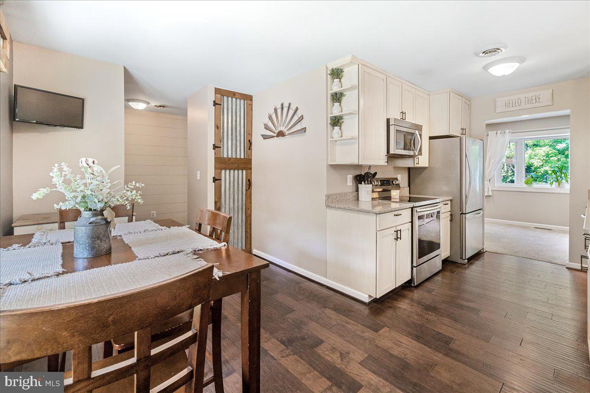 7804 HORSESHOE COURT