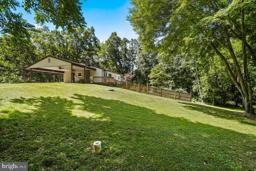 7804 HORSESHOE COURT