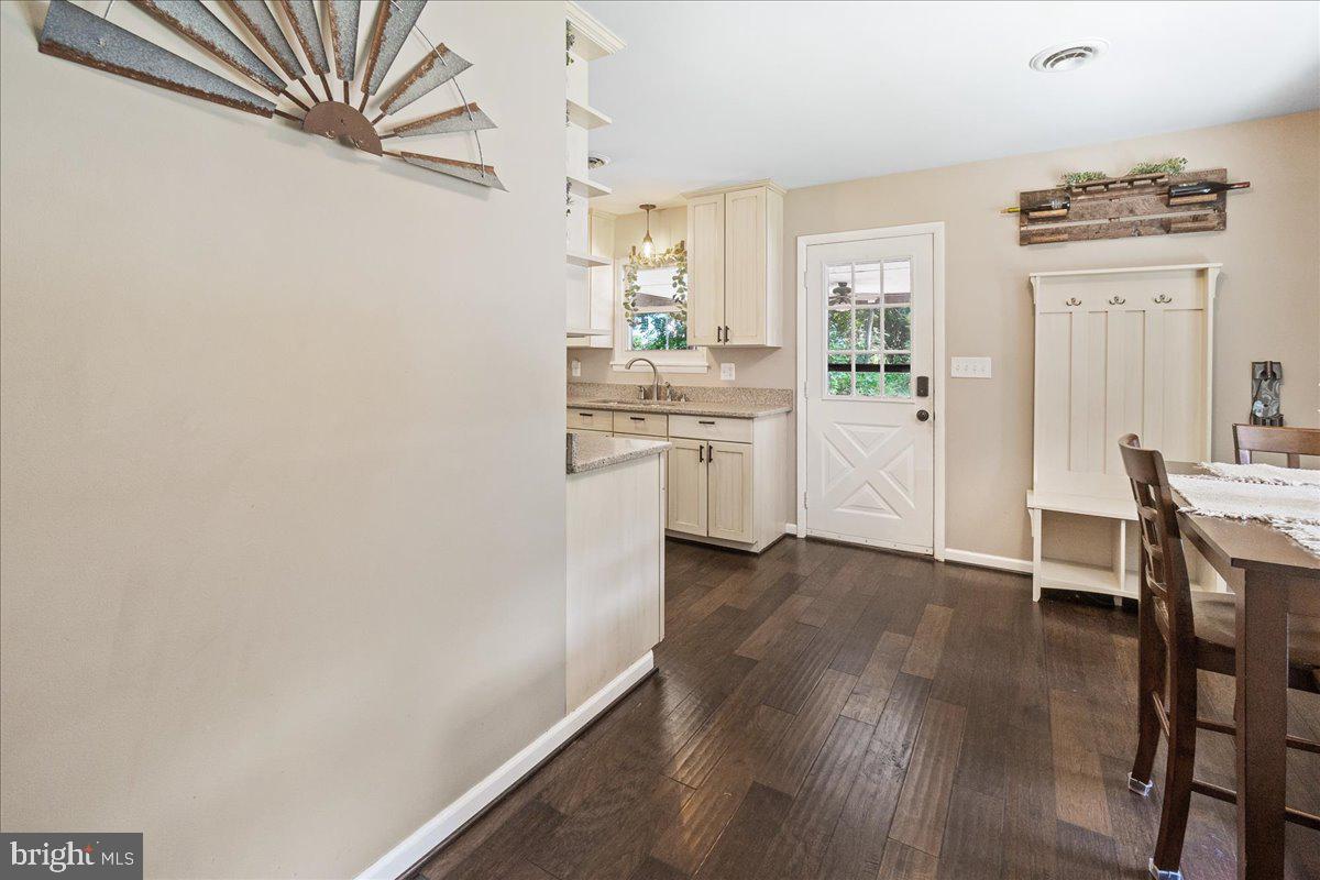 7804 HORSESHOE COURT