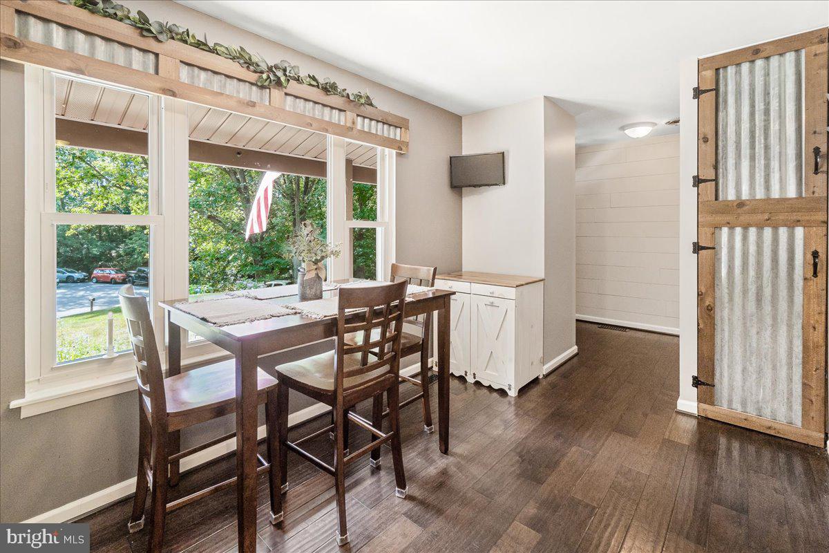 7804 HORSESHOE COURT