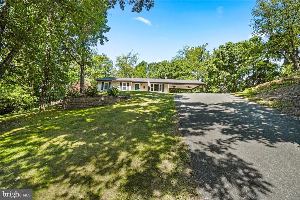 7804 HORSESHOE COURT
