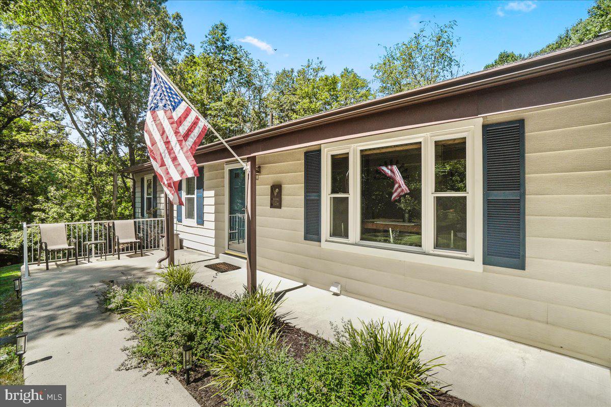 7804 HORSESHOE COURT