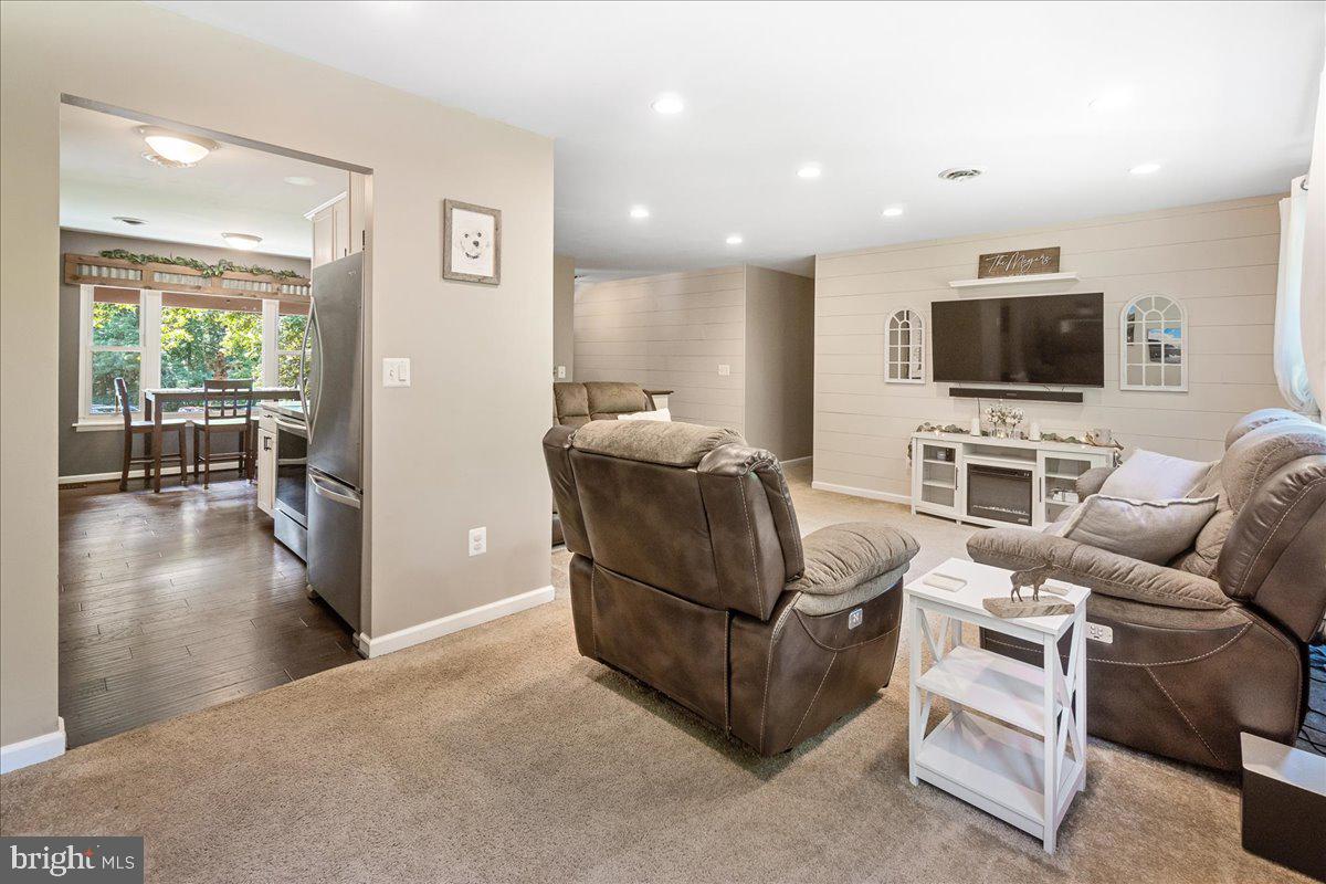 7804 HORSESHOE COURT