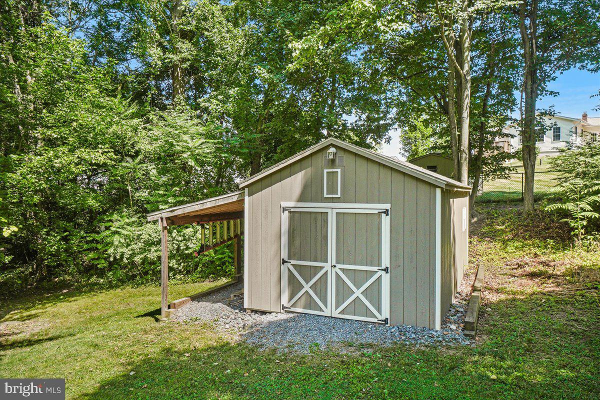 7804 HORSESHOE COURT