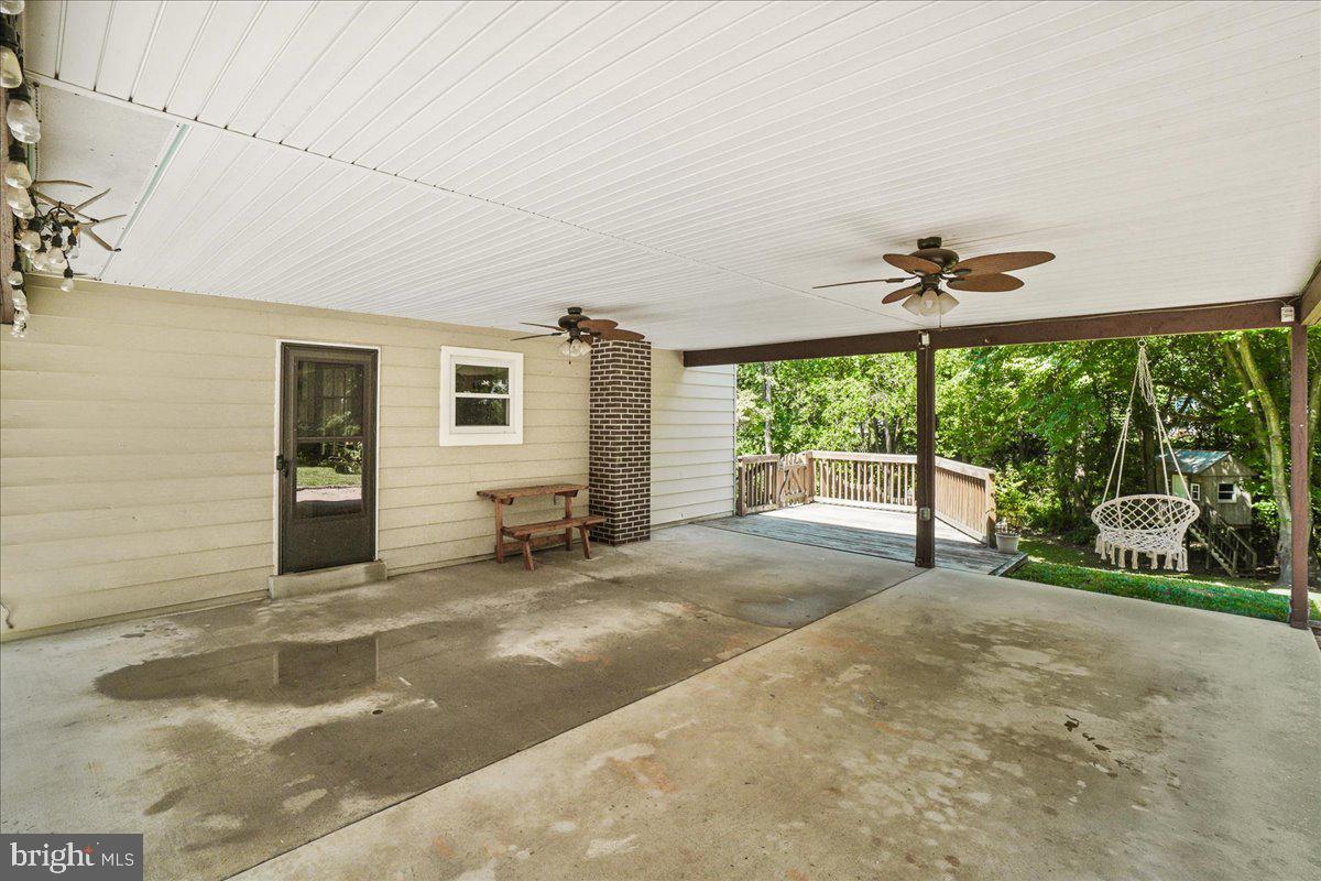 7804 HORSESHOE COURT