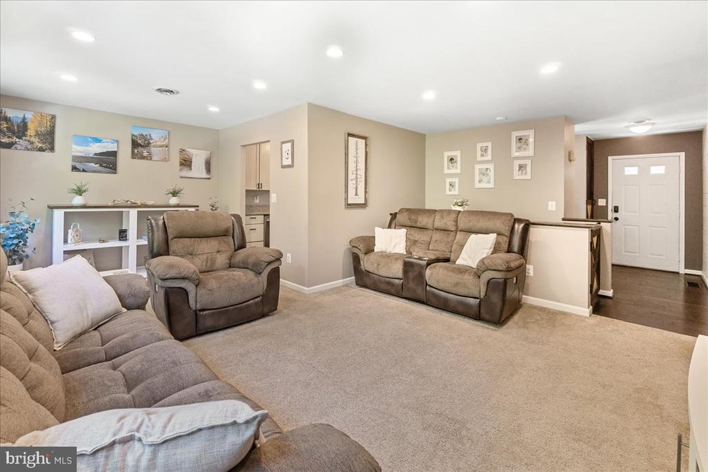 7804 HORSESHOE COURT