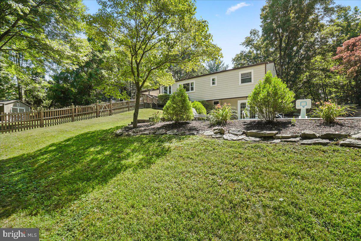 7804 HORSESHOE COURT