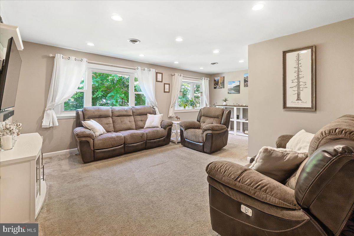 7804 HORSESHOE COURT