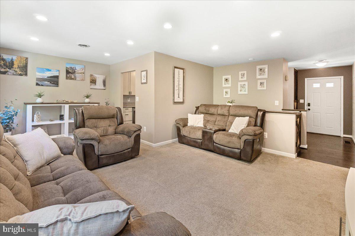 7804 HORSESHOE COURT