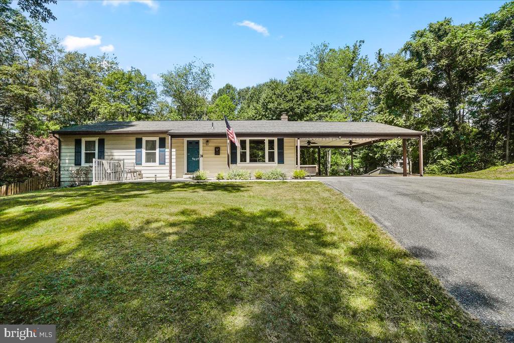 7804 HORSESHOE COURT