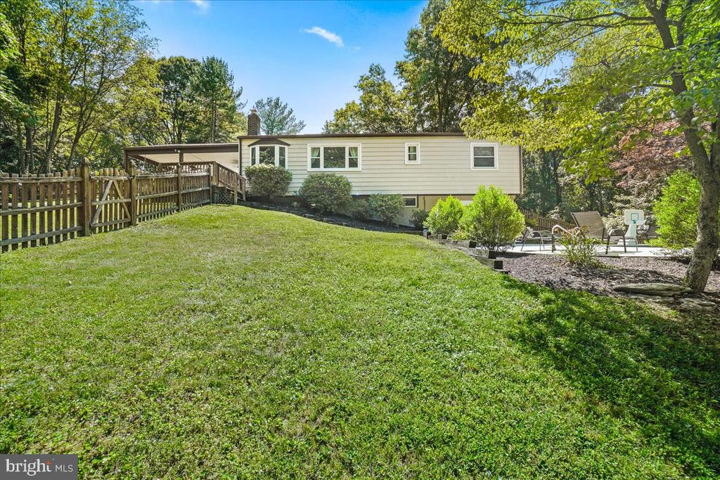 7804 HORSESHOE COURT
