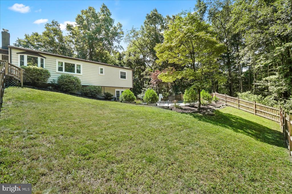 7804 HORSESHOE COURT