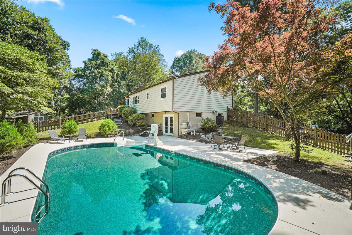 7804 HORSESHOE COURT