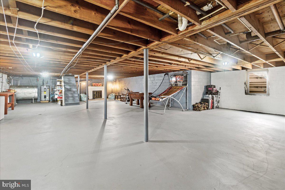 8120 CANTERBURY DRIVE