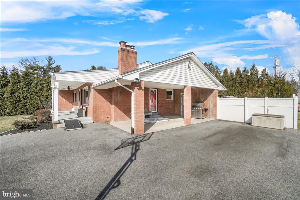 8120 CANTERBURY DRIVE