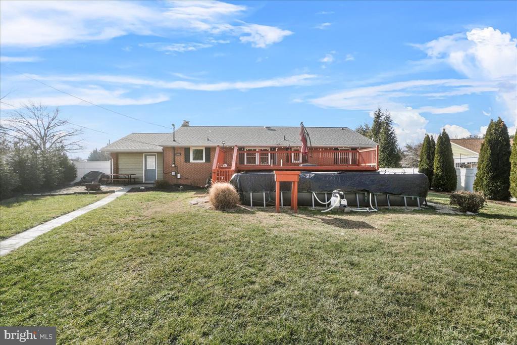 8120 CANTERBURY DRIVE