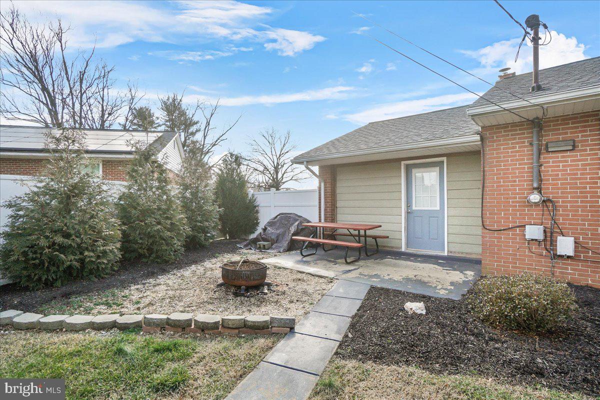 8120 CANTERBURY DRIVE