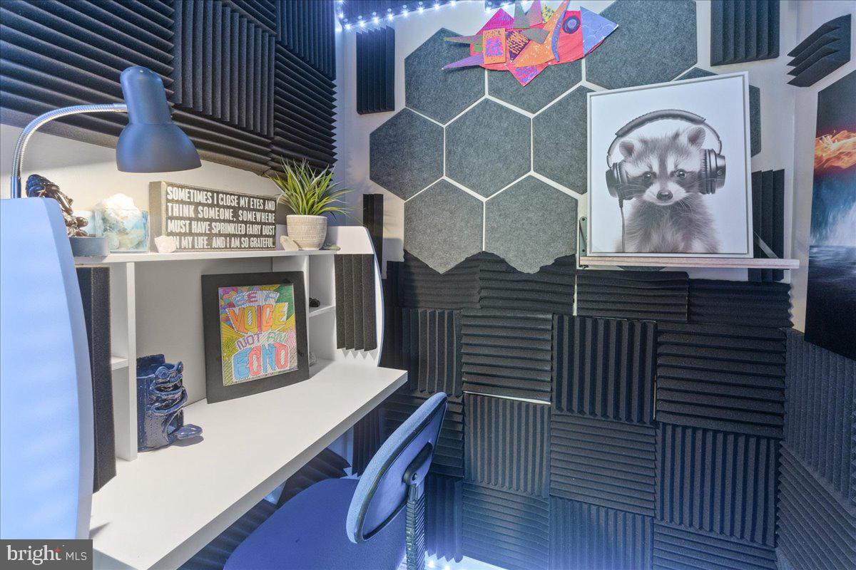 8120 CANTERBURY DRIVE