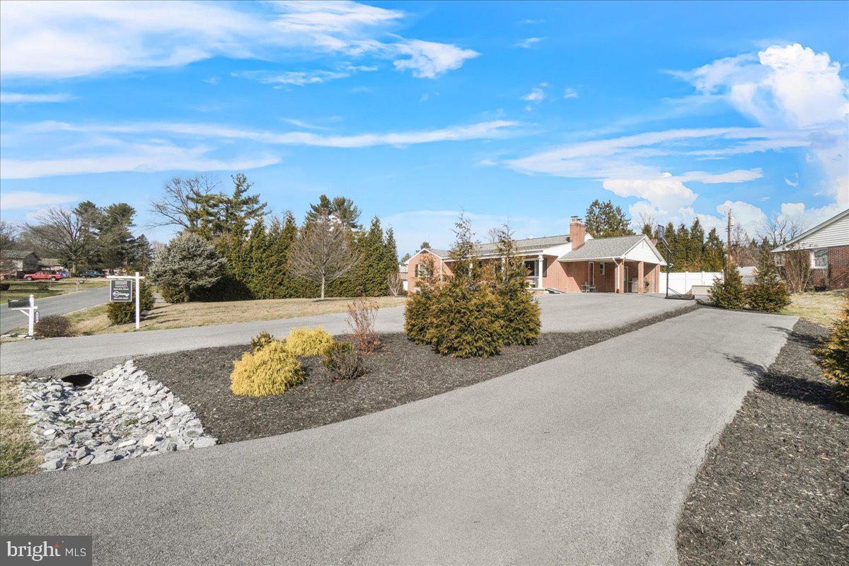 8120 CANTERBURY DRIVE