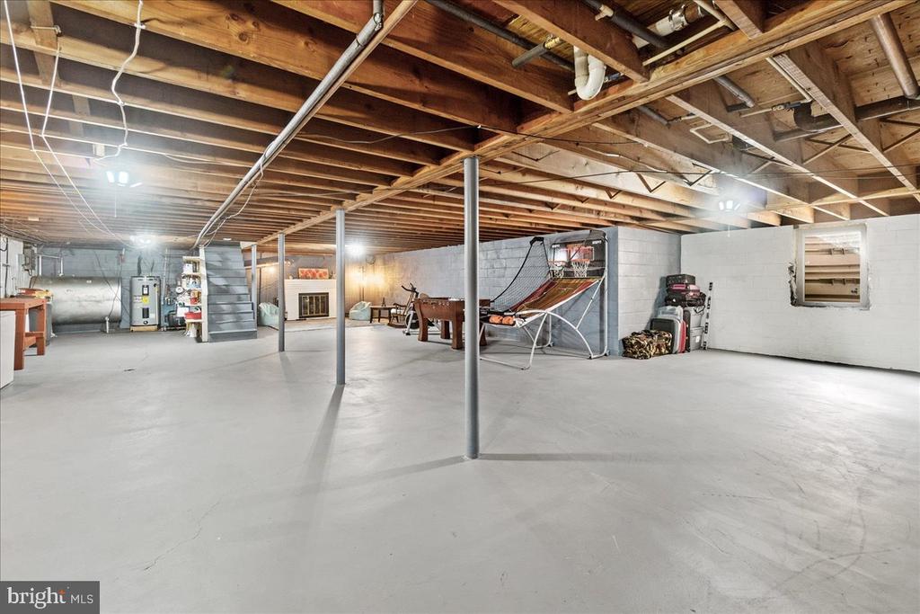 8120 CANTERBURY DRIVE