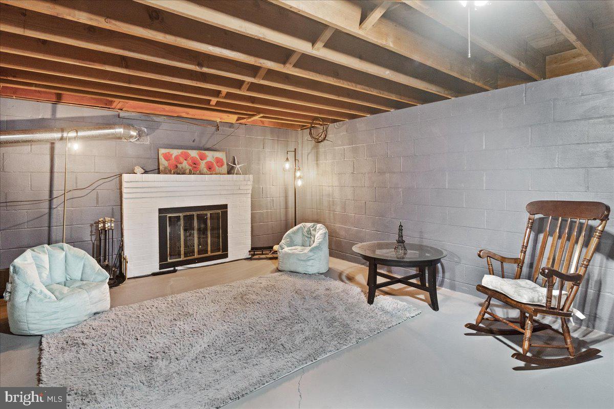 8120 CANTERBURY DRIVE