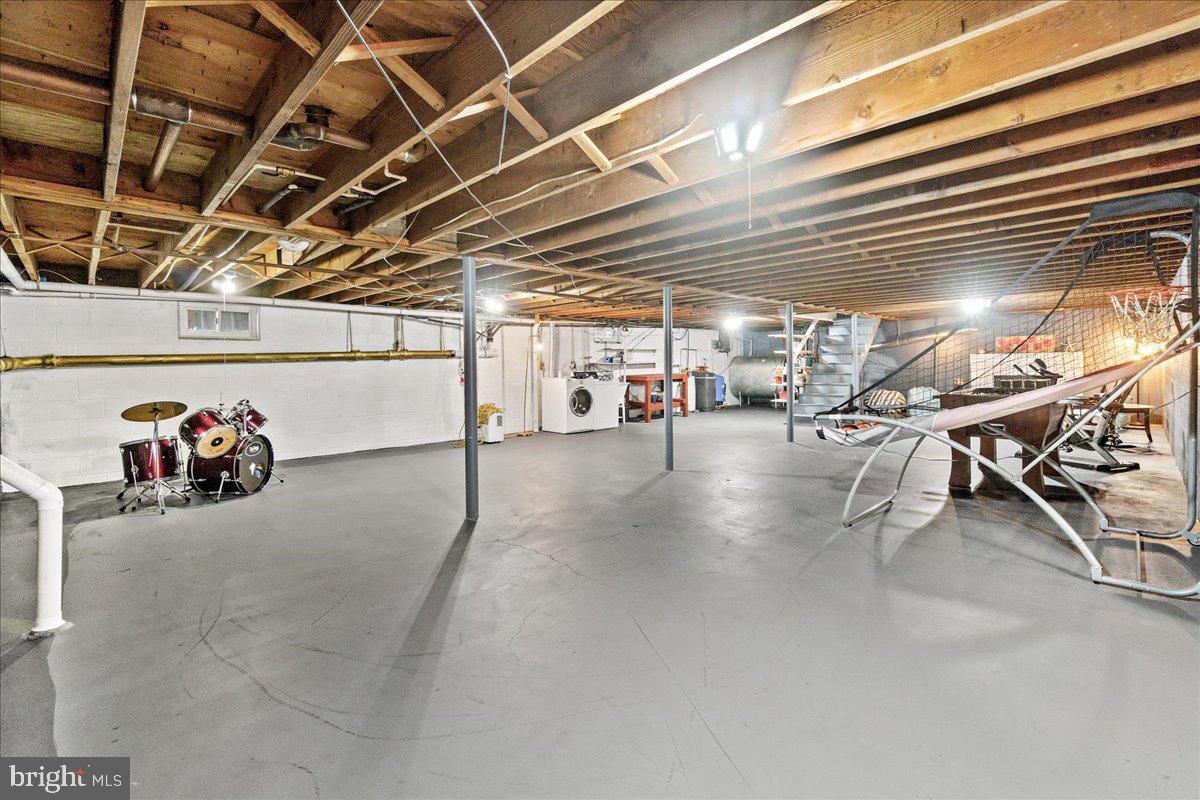 8120 CANTERBURY DRIVE